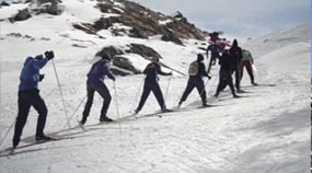 Ruinsara Tal Trek skiing